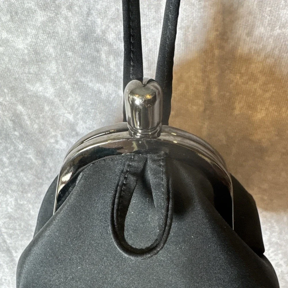 TEARDROP Kiss Lock Wristlet Black Bag Evening Bag Prom Deep Roomy Small VGUC‎